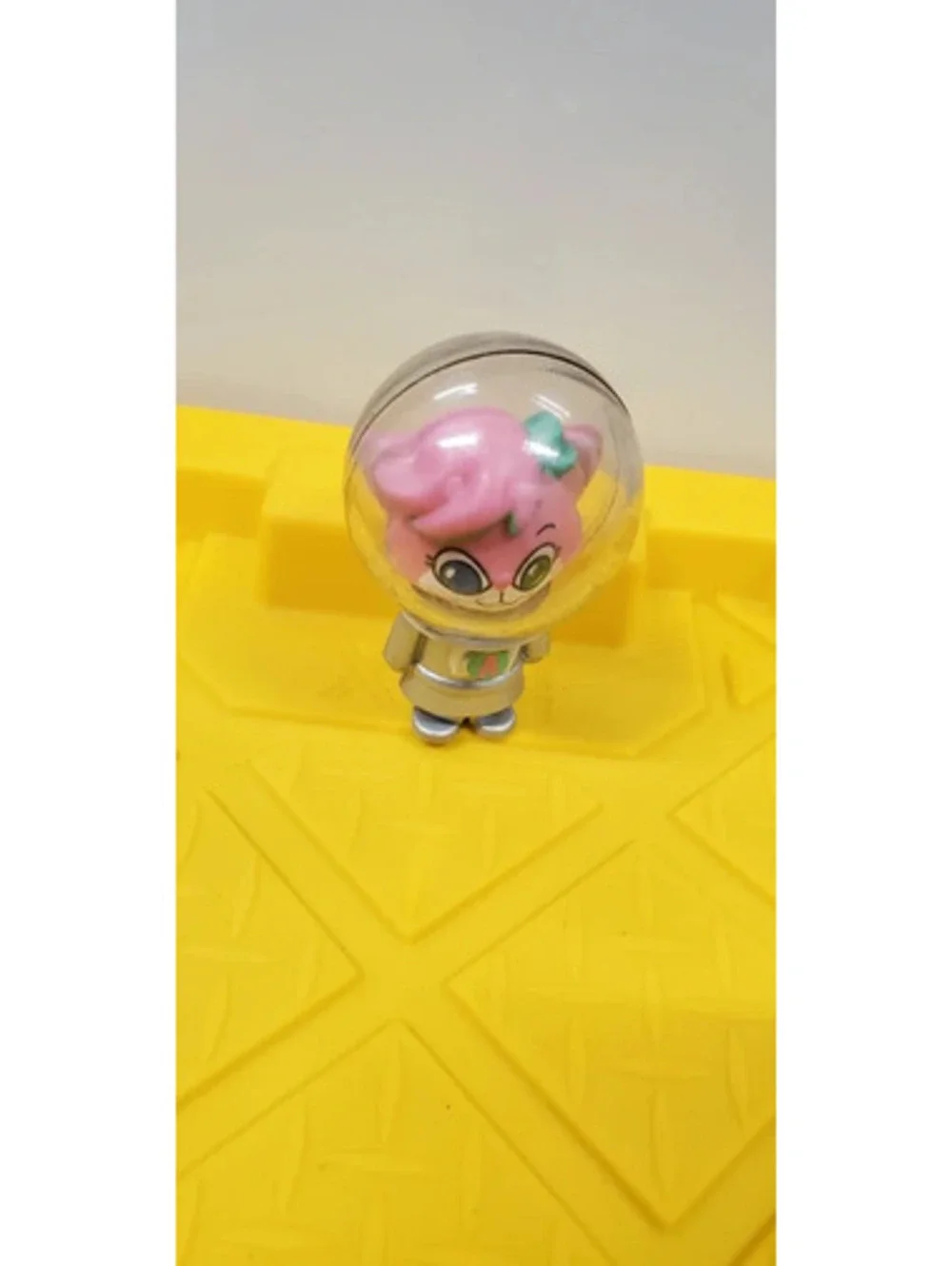 Ryan's World Galaxy Explorers Pink Character Space Figure Bubble Helmet Toy